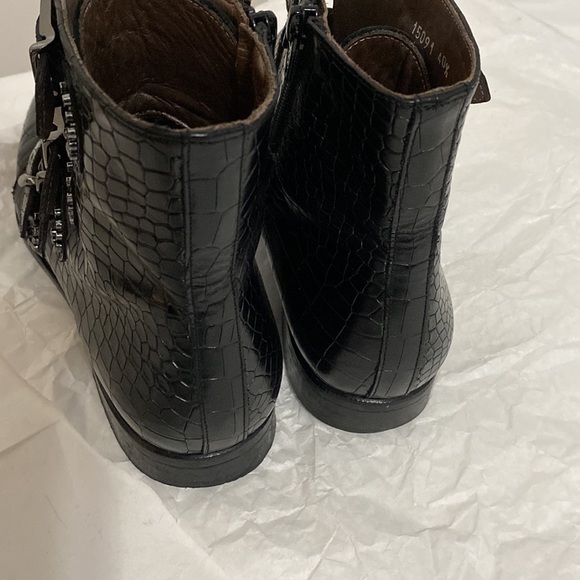 Black Leather Buckle Studded Moto Biker Ankle boots - Picture 9 of 16